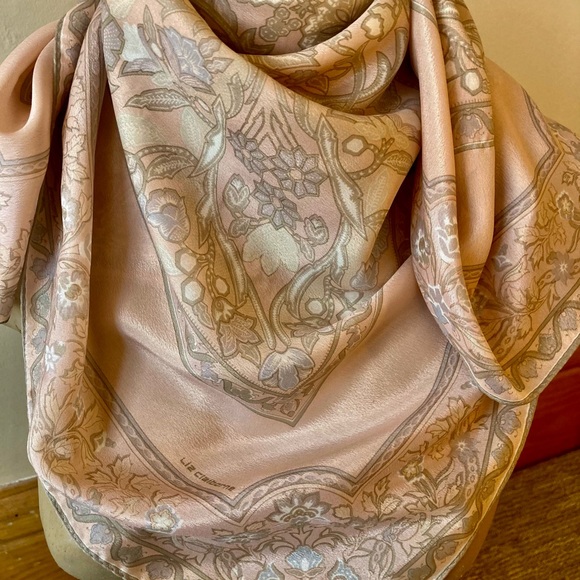 Liz Claiborne Accessories - Liz Claiborne delicate vintage scarf